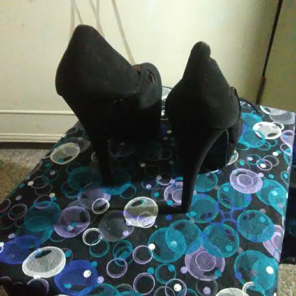 Shoes - Picture 2 of 2